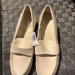 Old Navy Cream Women's Loafers